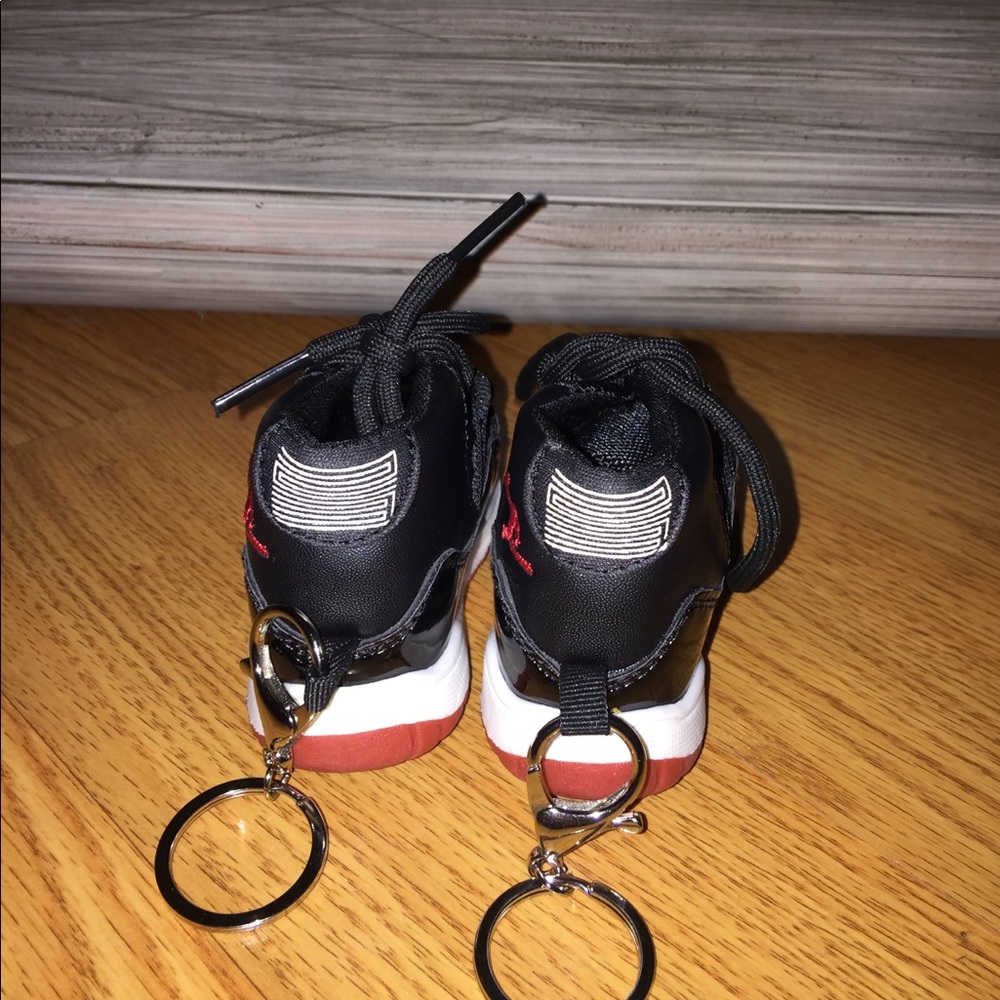 Jordan 11 - Picture 3 of 3